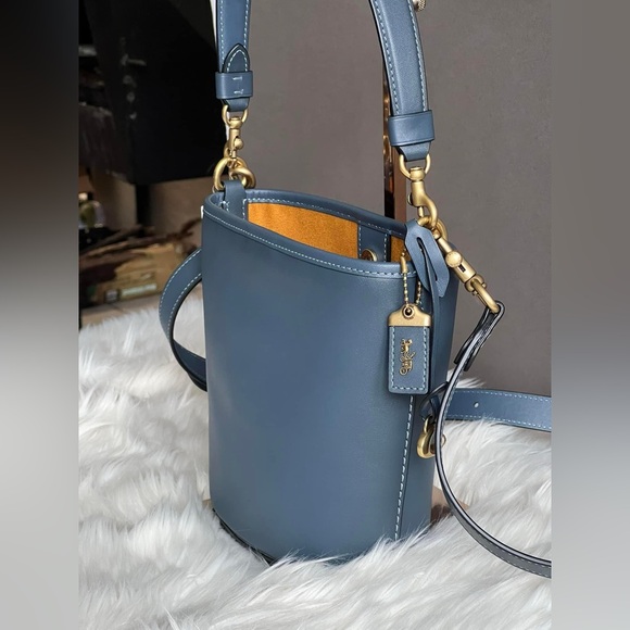 CJ827 - Coach Dakota Bucket Bag 16 - Picture 3 of 13